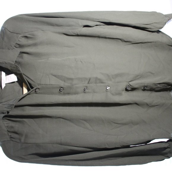 Green button down - Picture 2 of 3